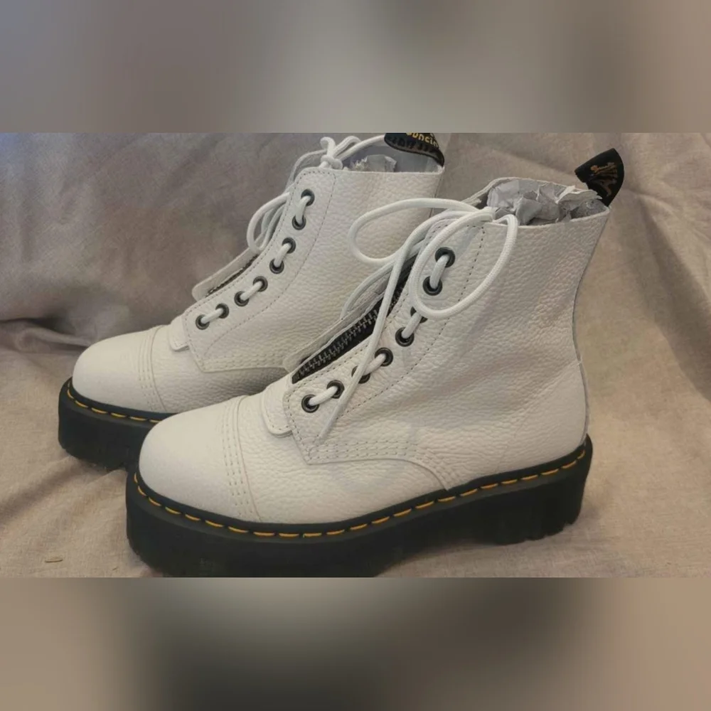 Dr. Martens NEW White SINCLAIR Boots ( US SIZE 9 ) - Picture 1 of 6